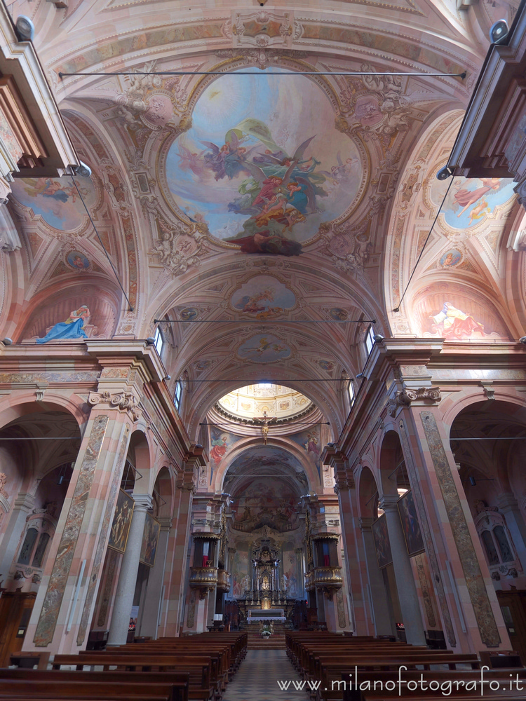 Busto Arsizio (Varese, Italy) - Vault of the first transept and interiors of the Basilica of St. John Baptist